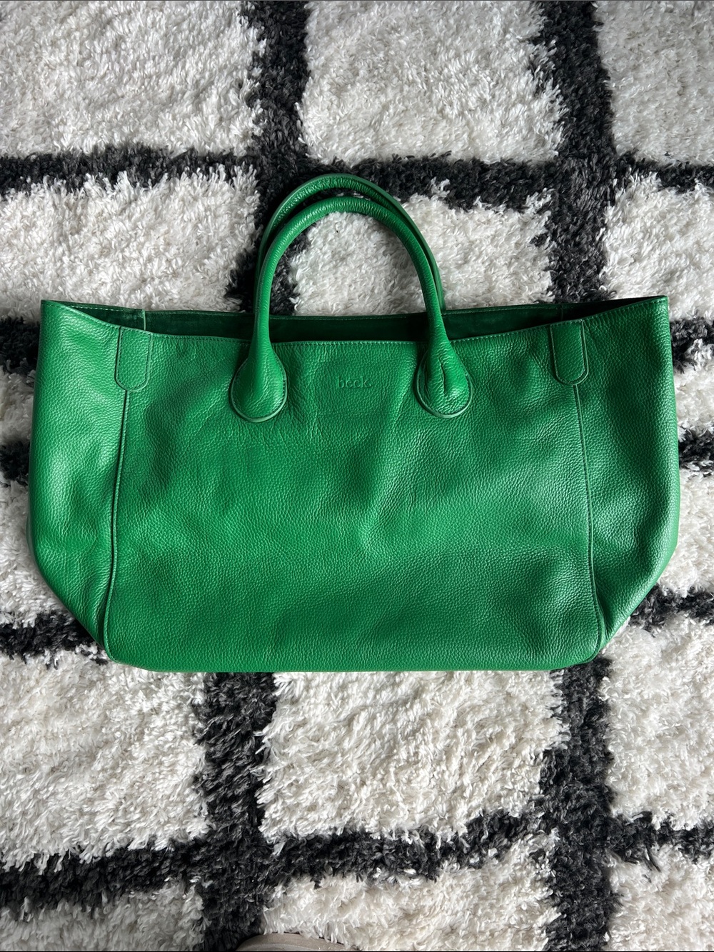 Beck Medium Classic Tote in Envy / Kelly Green great condition - Picture 2 of 7